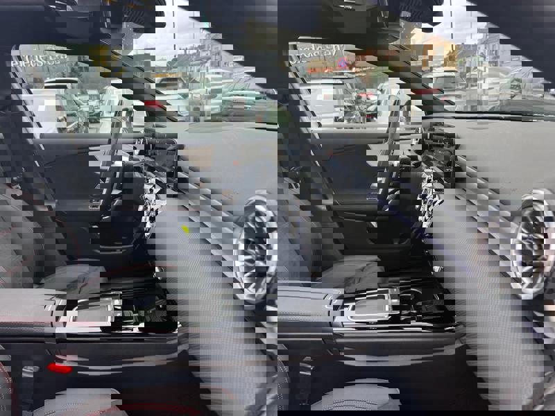 Image Mercedes-Benz CLASSE A A 200 Compacte AMG Line 